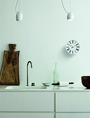 Arne Jacobsen Clocks - Roman Väggur Ø21 cm - väggklockor - white/black - 1