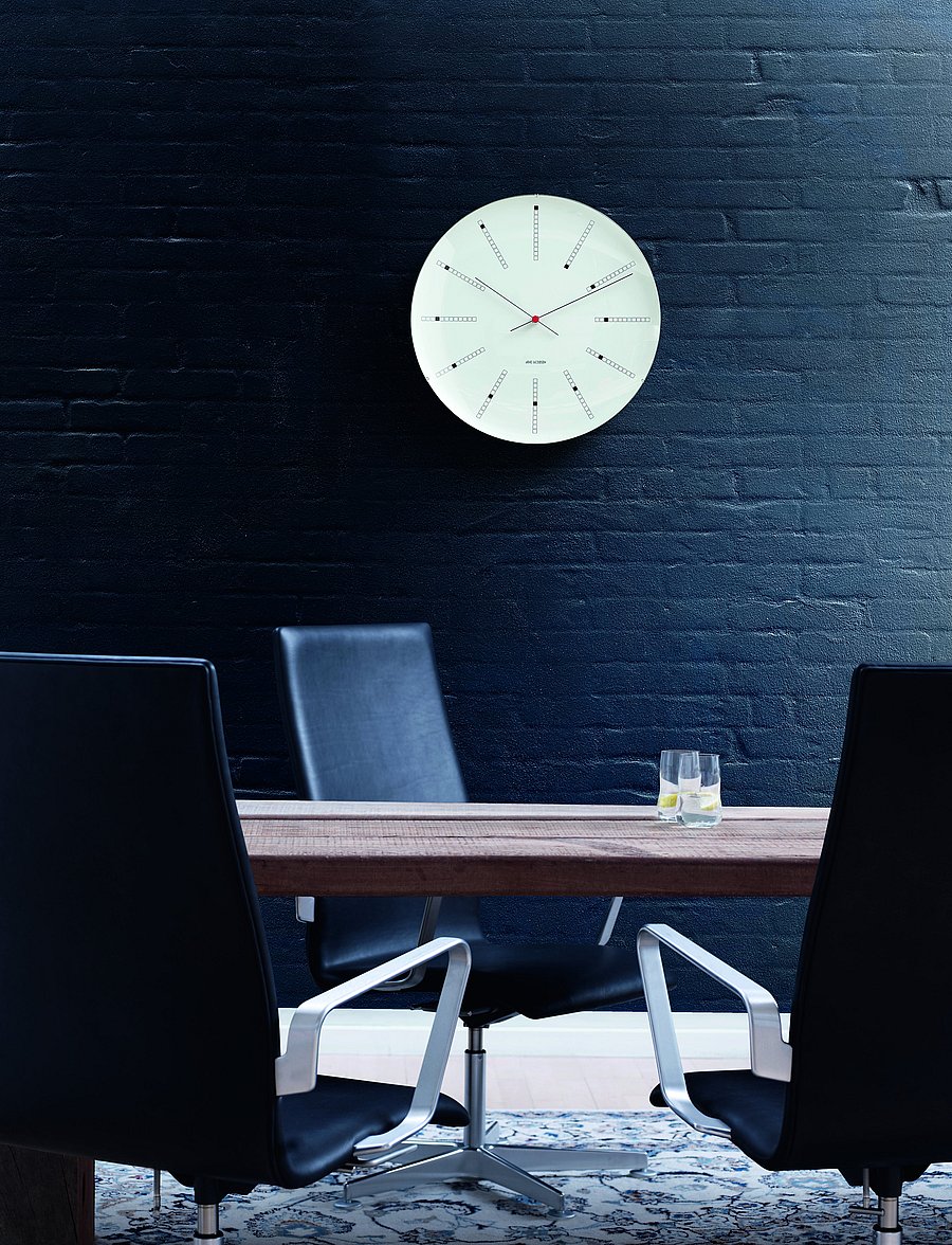 Arne Jacobsen Clocks - Bankers Vægur Ø29 cm - vægure - white/black/red - 2