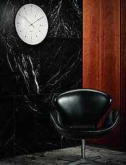 Arne Jacobsen Clocks - Bankers Wall clock Ø48cm - wanduhren - white/black/red - 2