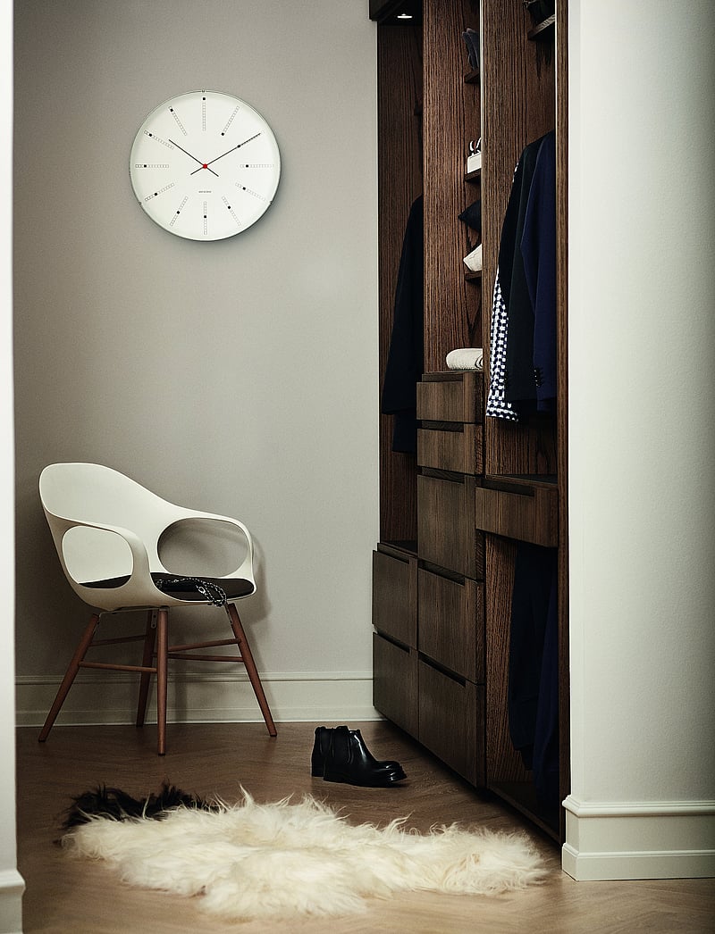 Arne Jacobsen Clocks - Bankers Wall clock Ø48cm - wanduhren - white/black/red - 3