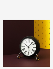 Arne Jacobsen Clocks - Roman Table clock Ø11 cm white/black - uz kamīna un galda noliekami pulksteņi - white/black - 2