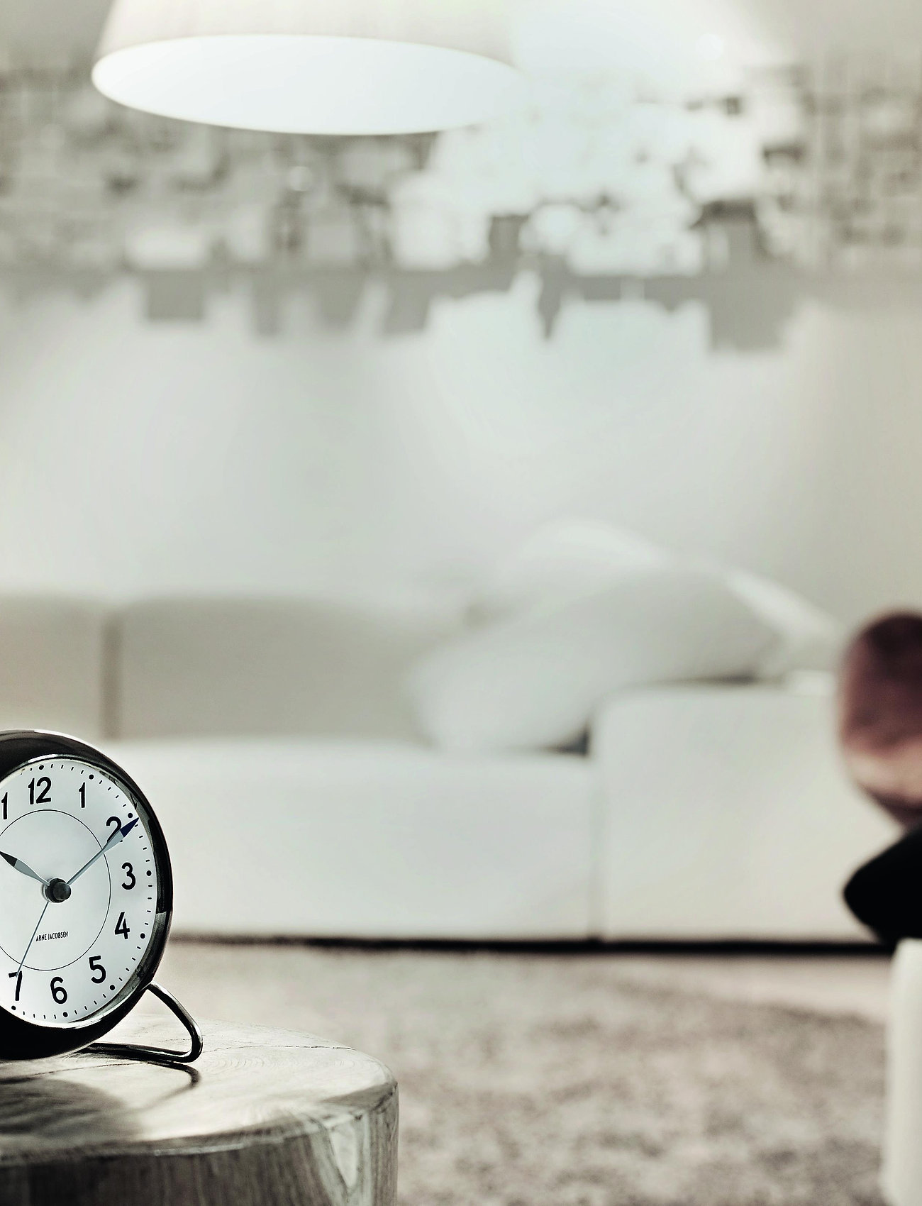 Arne Jacobsen Clocks - Station Bordsur Ø11 cm - väckarklockor - white/black - 3