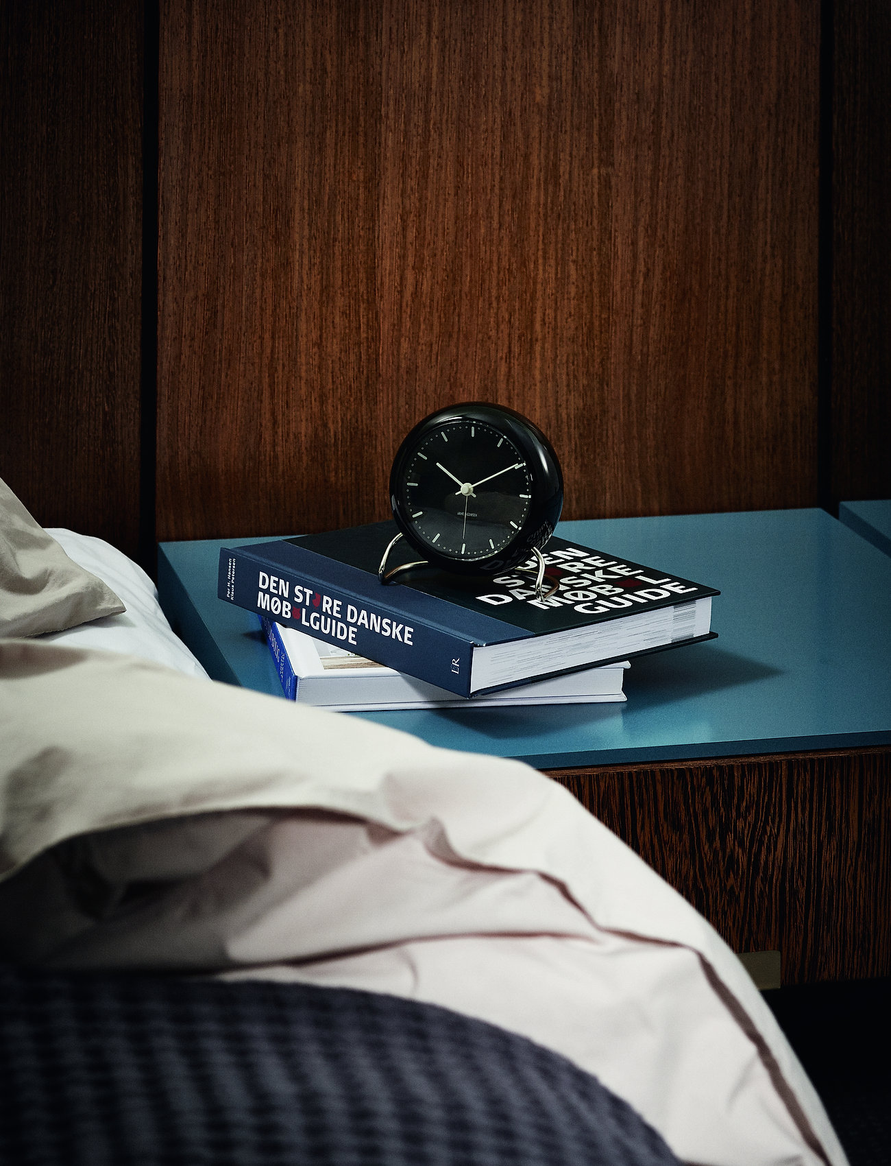 Arne Jacobsen Clocks - City Hall Bordsur Ø11 cm - väckarklockor - black - 2