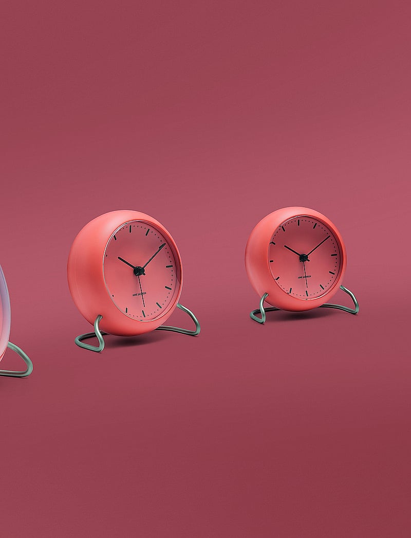 Arne Jacobsen Clocks - City Hall Bordsur Ø11 cm - köp efter pris - pale orange - 1