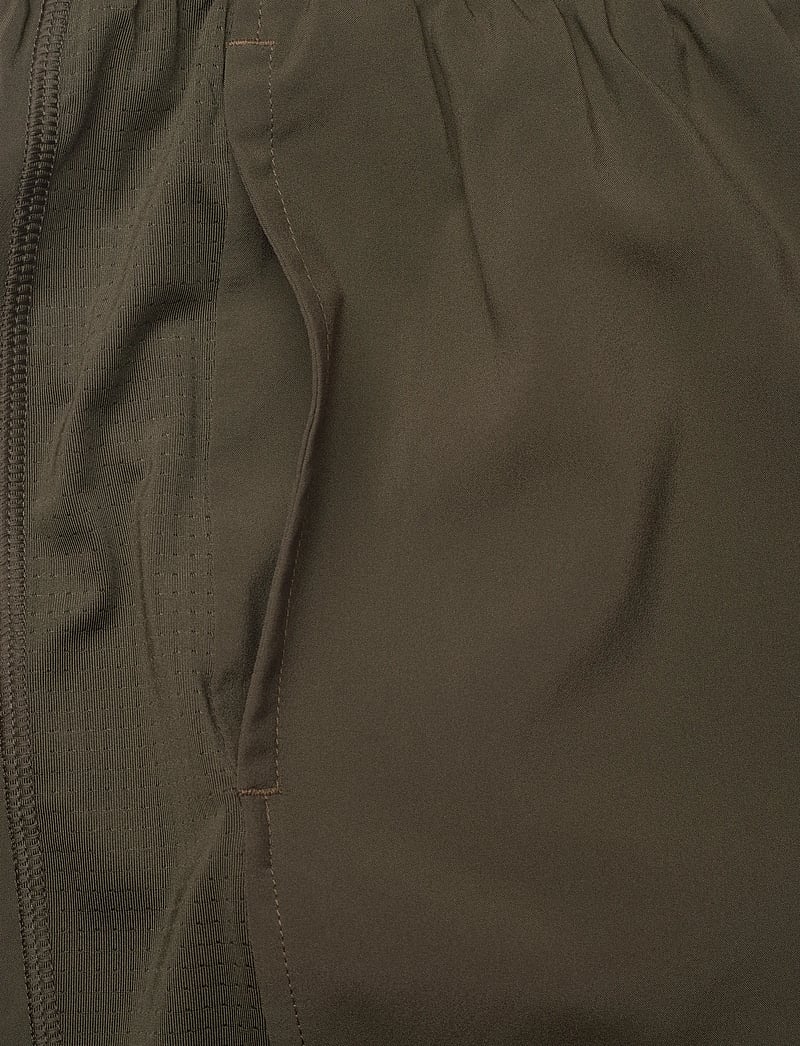 Asics - ASICS CORE 7IN SHORT - løbeshorts - brown stone - 4