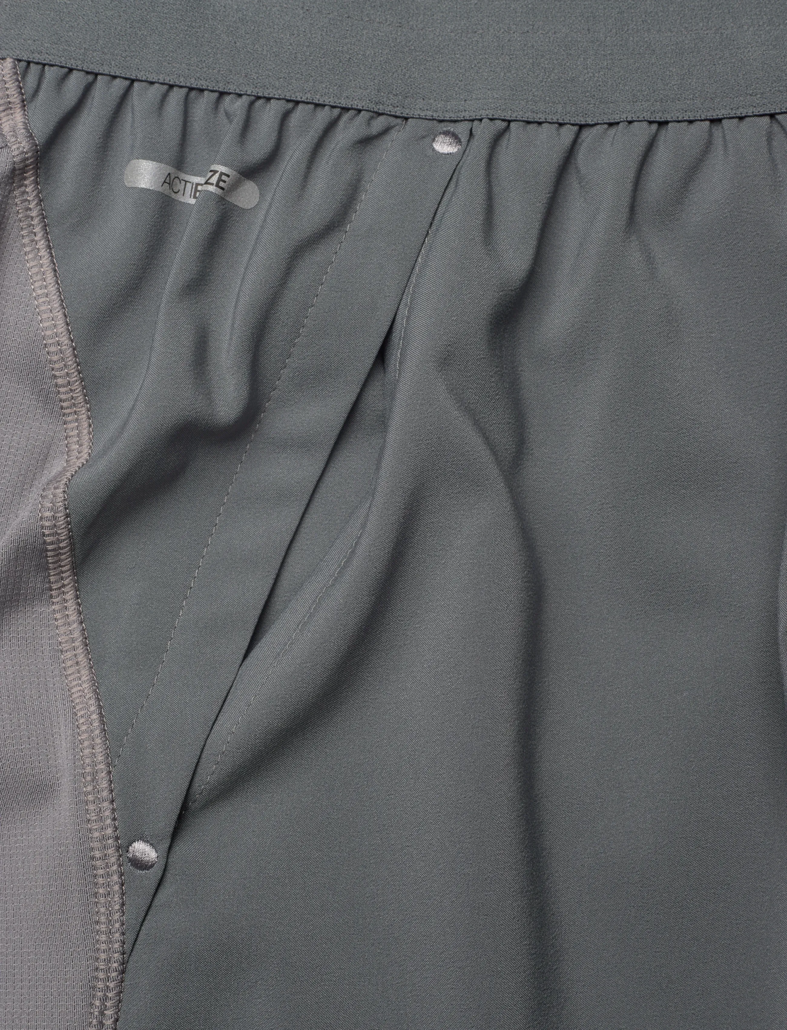 Asics - ROAD 2-N-1 5IN SHORT - løbeshorts - clay grey/steel grey/illuminate green - 4