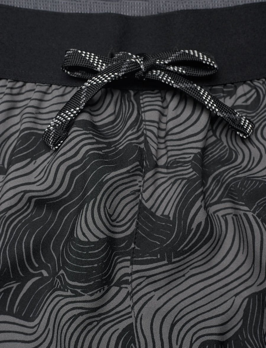 Asics - FUJITRAIL ALL OVER PRINT 5IN SHORT - hardloopshorts - performance black/carbon/cream - 2