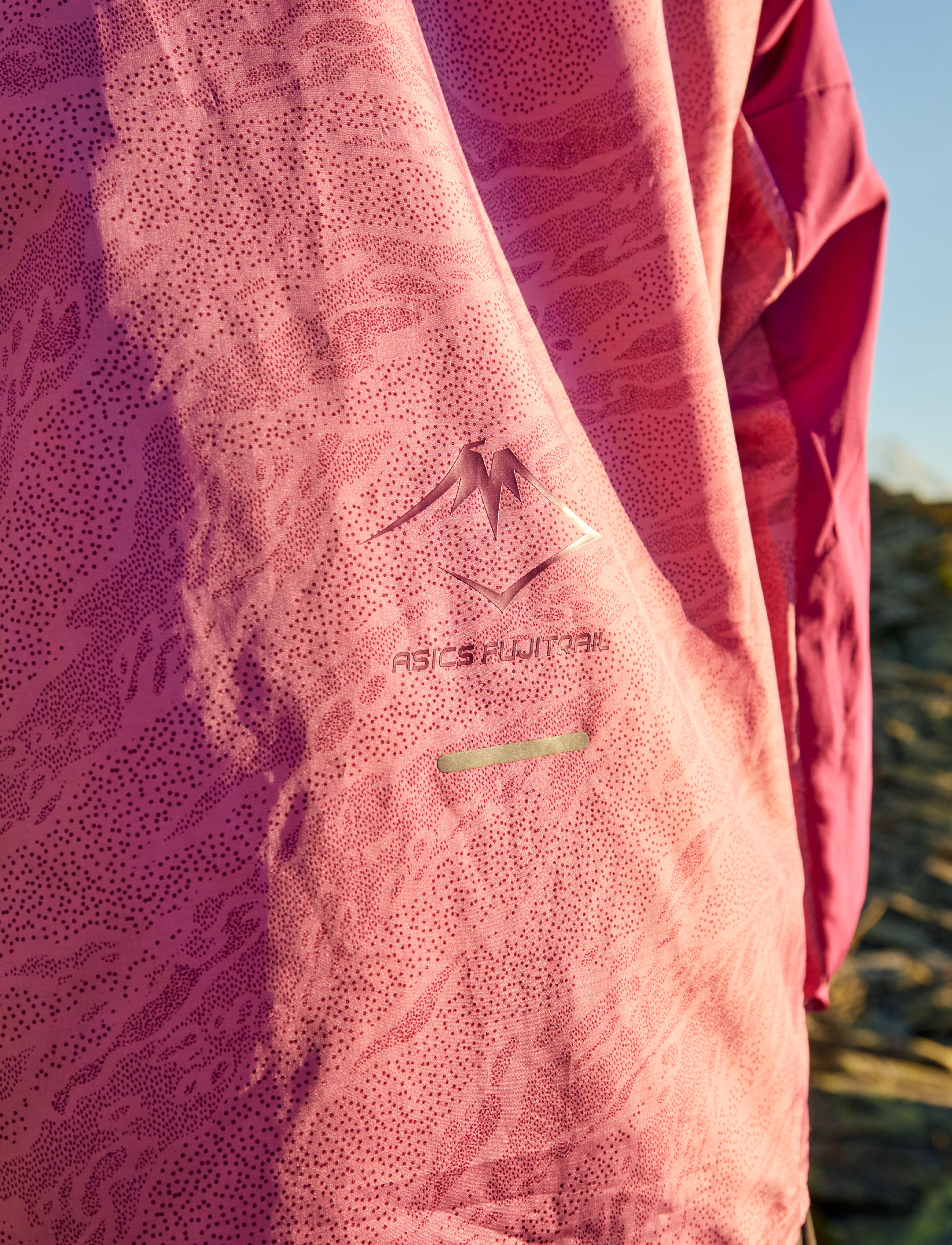 Asics - FUJITRAIL PACKABLE WINDBREAKER - soft berry/blackberry - 4