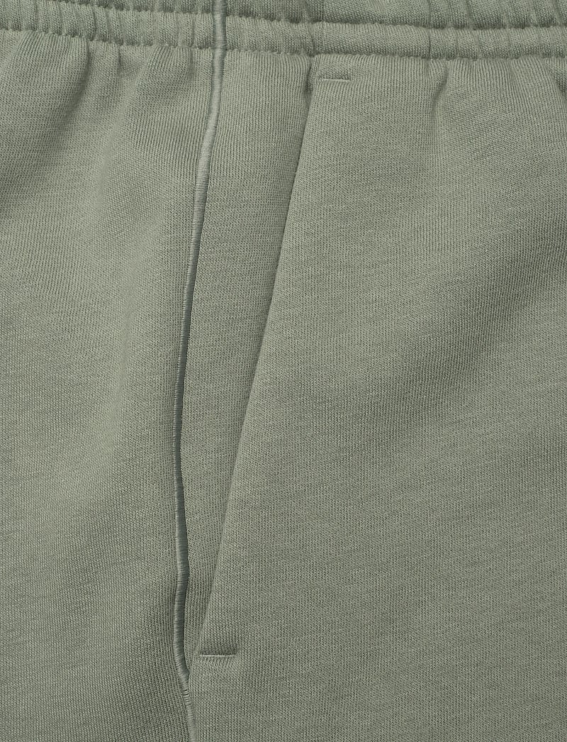 Asics - FLEECE RELAXED 7IN SHORT - püksid - lichen green - 2