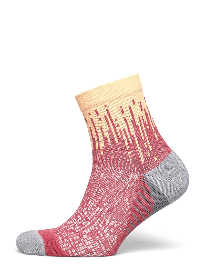 Asics - PERFORMANCE RUN SOCK QUARTER - clothes - orange glow/dark pink clay - 0