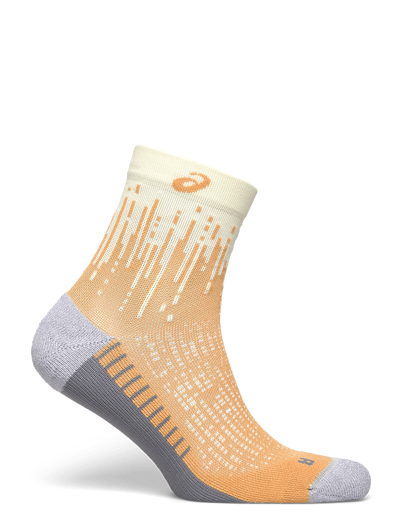 Asics - PERFORMANCE RUN SOCK QUARTER - clothes - oyster white/sandstorm - 1