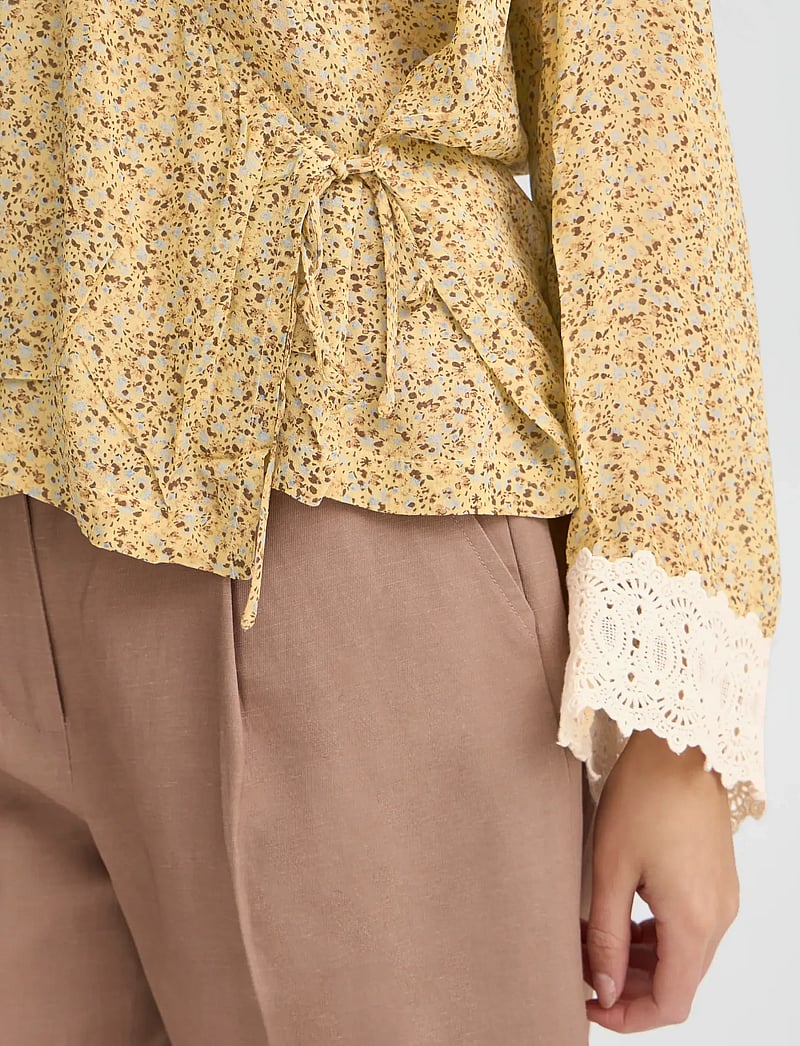 Atelier Rêve - IRKARLA LS - långärmade blusar - golden haze - 3