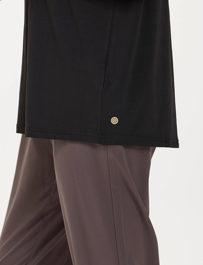 Athlecia - Lizzy W Slub S/S Tee - t-shirts - black melange - 5