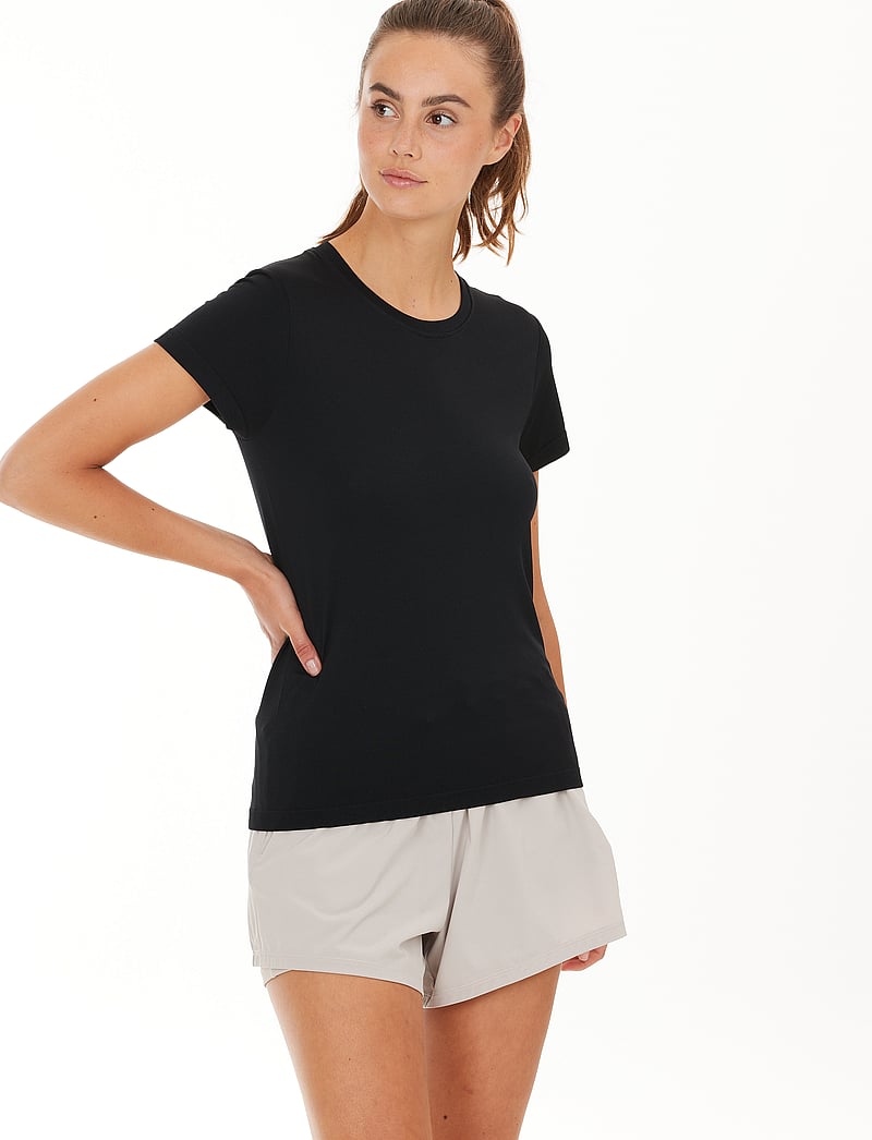 Athlecia - Julee W Loose Fit S/S Seamless Tee - t-shirts - black - 0