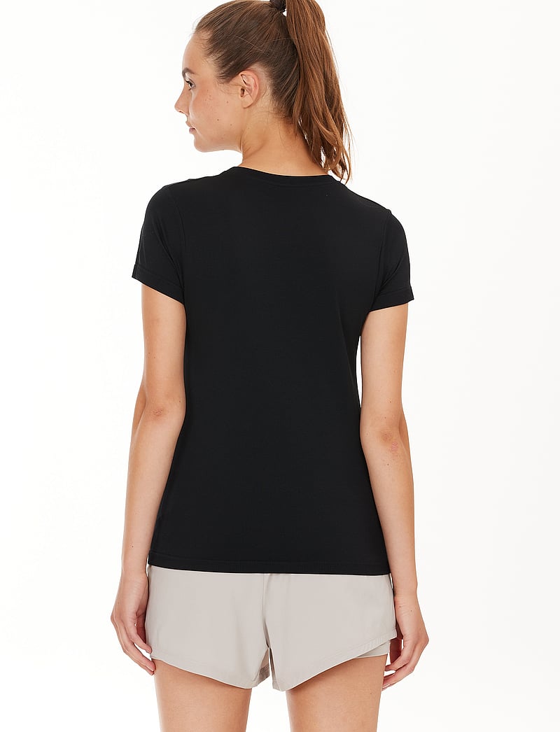 Athlecia - Julee W Loose Fit S/S Seamless Tee - t-shirts - black - 3