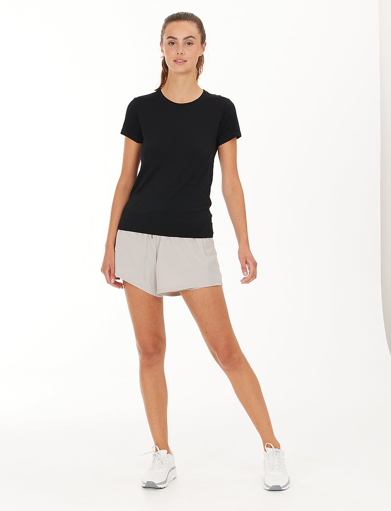 Athlecia - Julee W Loose Fit S/S Seamless Tee - t-shirts - black - 5