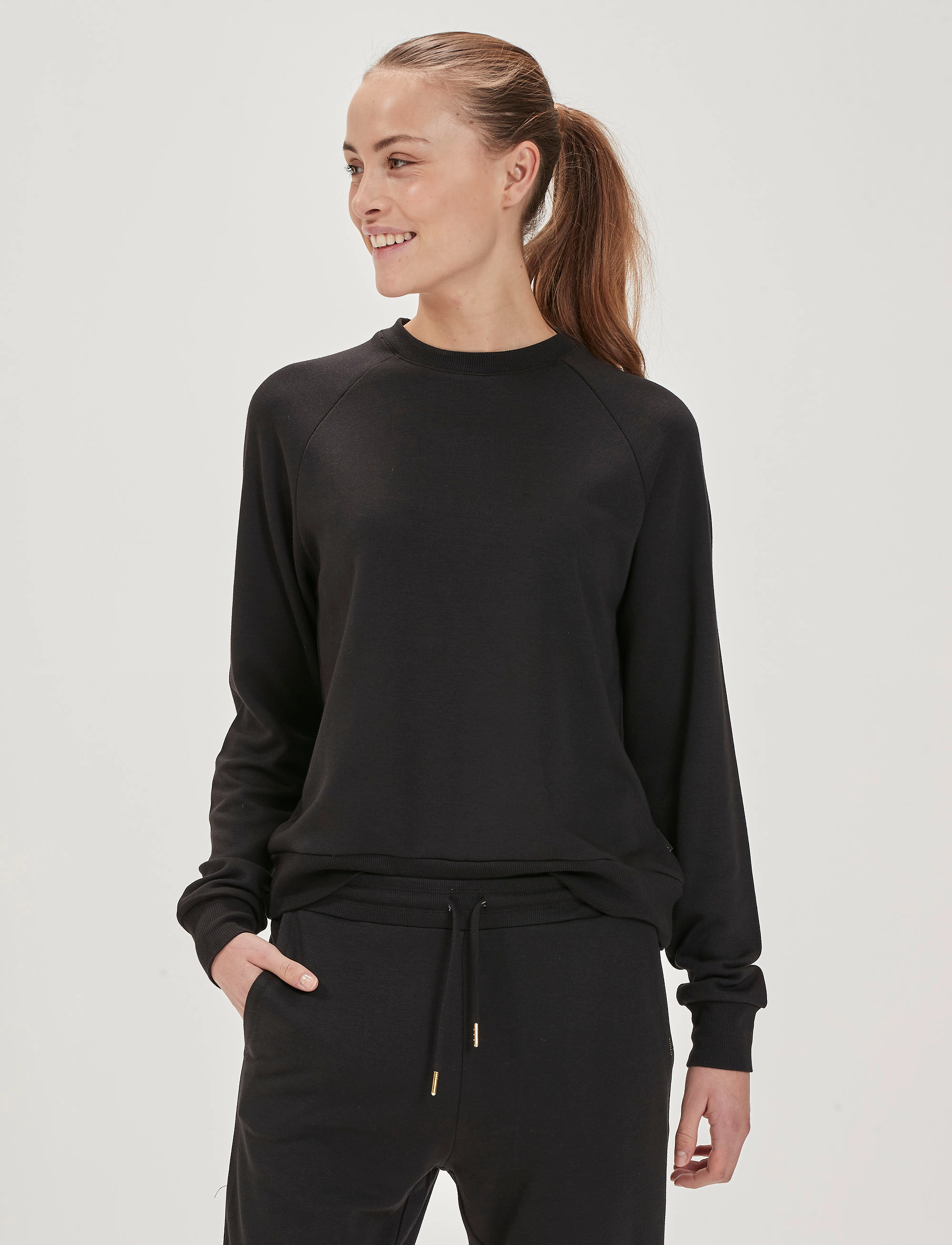 Athlecia - Niary W Bamboo Crew Neck - black - 5