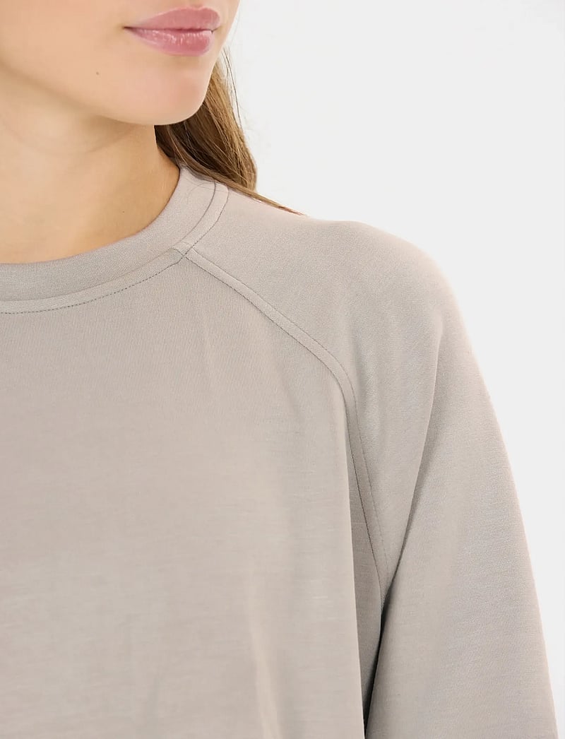 Athlecia - Jacey W Crew Neck - sweatshirts - dove - 0