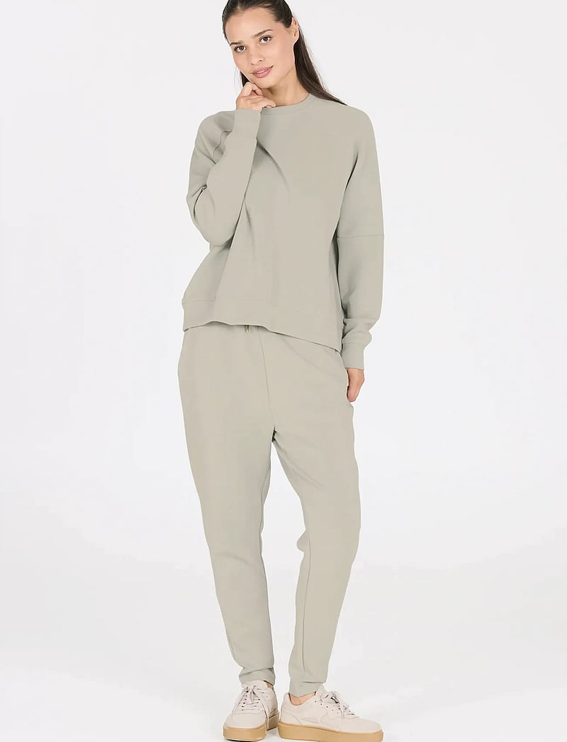 Athlecia - Jacey W Crew Neck - sweatshirts - pigeon - 0