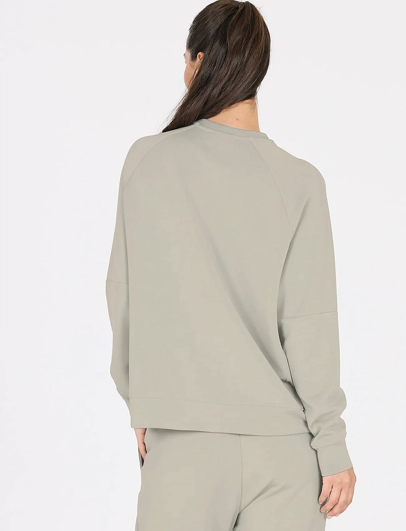 Athlecia - Jacey W Crew Neck - sweatshirts - pigeon - 5