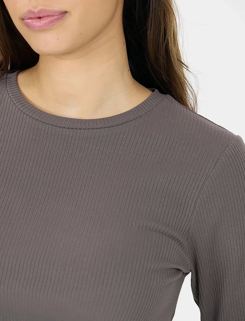 Athlecia - Lankae W L/S Tee - långärmade tröjor - plum kitten - 0