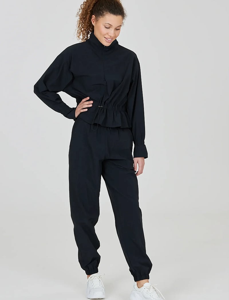 Athlecia - Hero W Track Pants - joggingbukser - black - 3