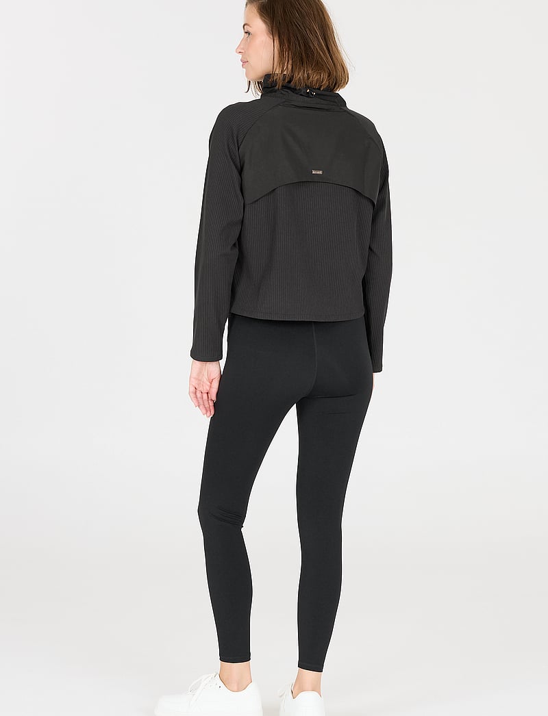 Athlecia - Aiana W Jacket - ytterkläder - black - 4