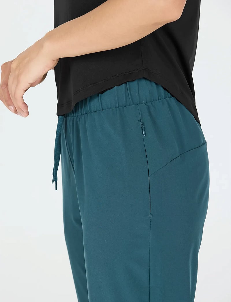 Athlecia - Doja W S/S Tee - alussärgid ja t-särgid - black - 0