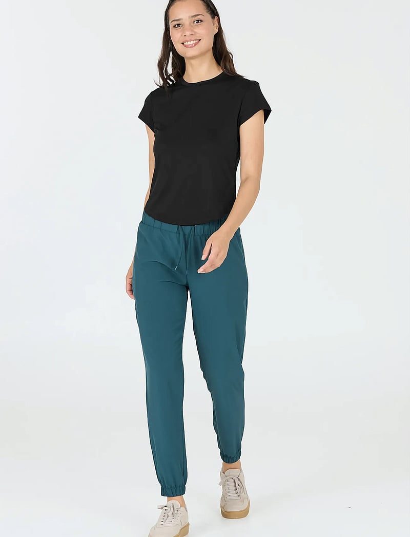 Athlecia - Doja W S/S Tee - alussärgid ja t-särgid - black - 4