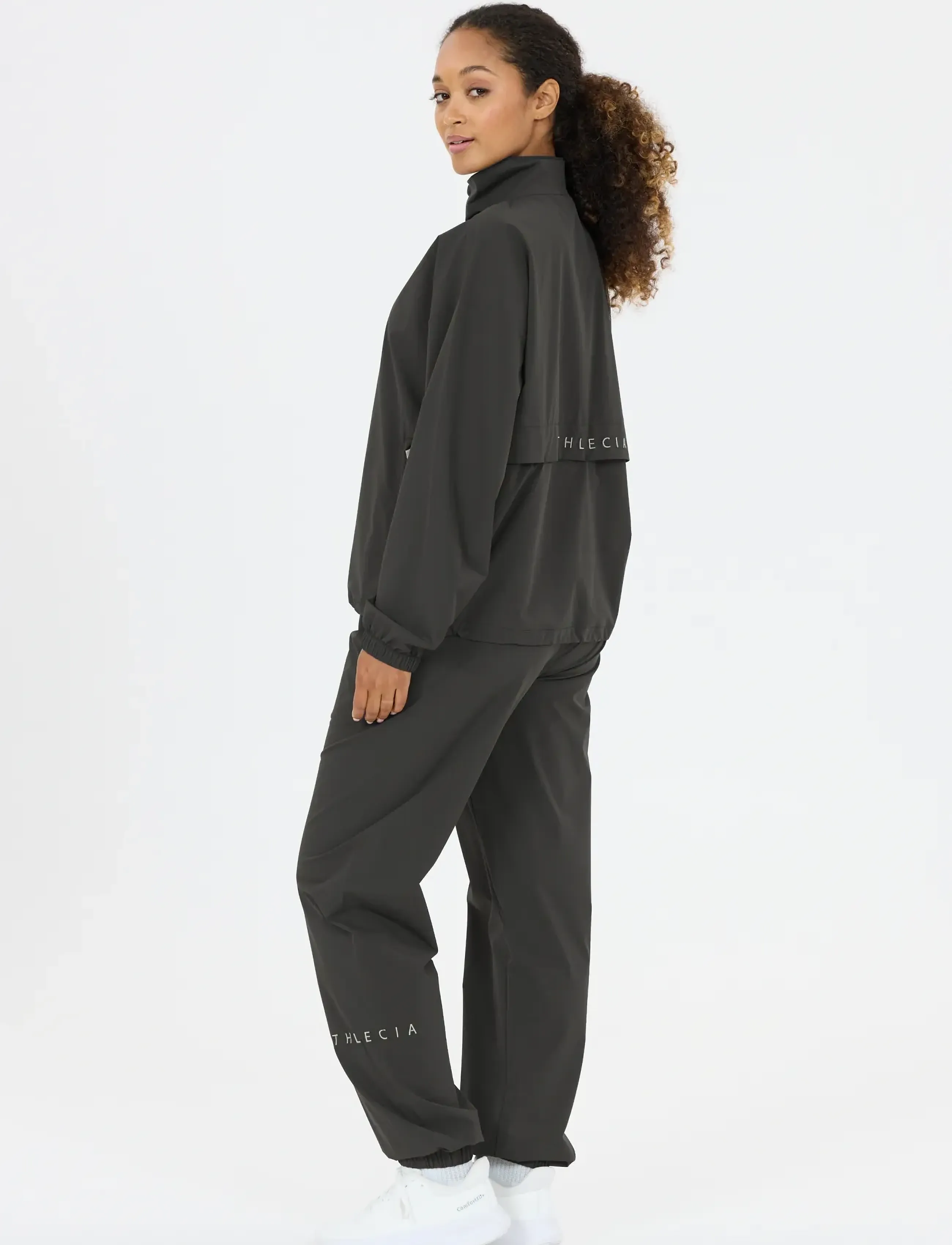 Athlecia - Shiena W Track Pants - trennipüksid - black - 3