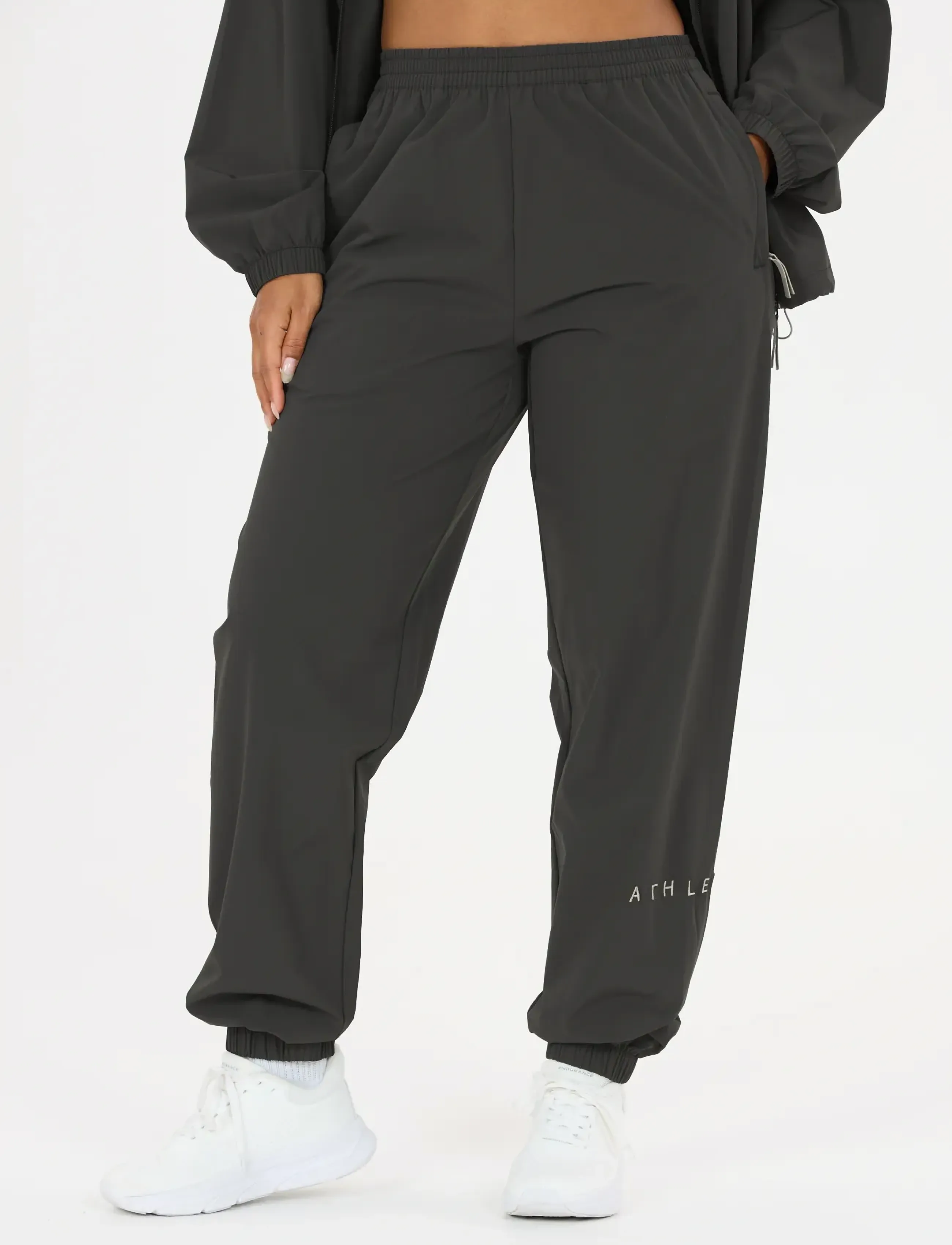 Athlecia - Shiena W Track Pants - trennipüksid - black - 4