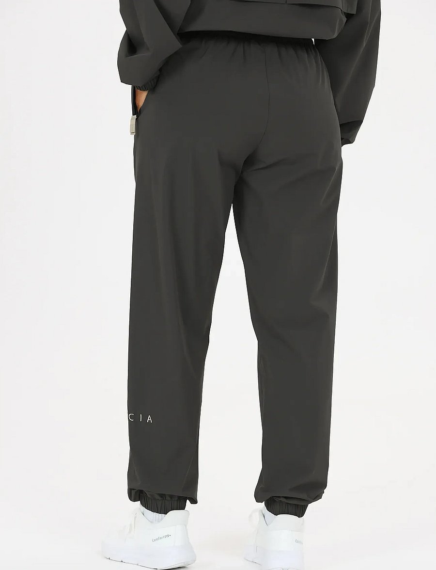 Athlecia - Shiena W Track Pants - trennipüksid - black - 5