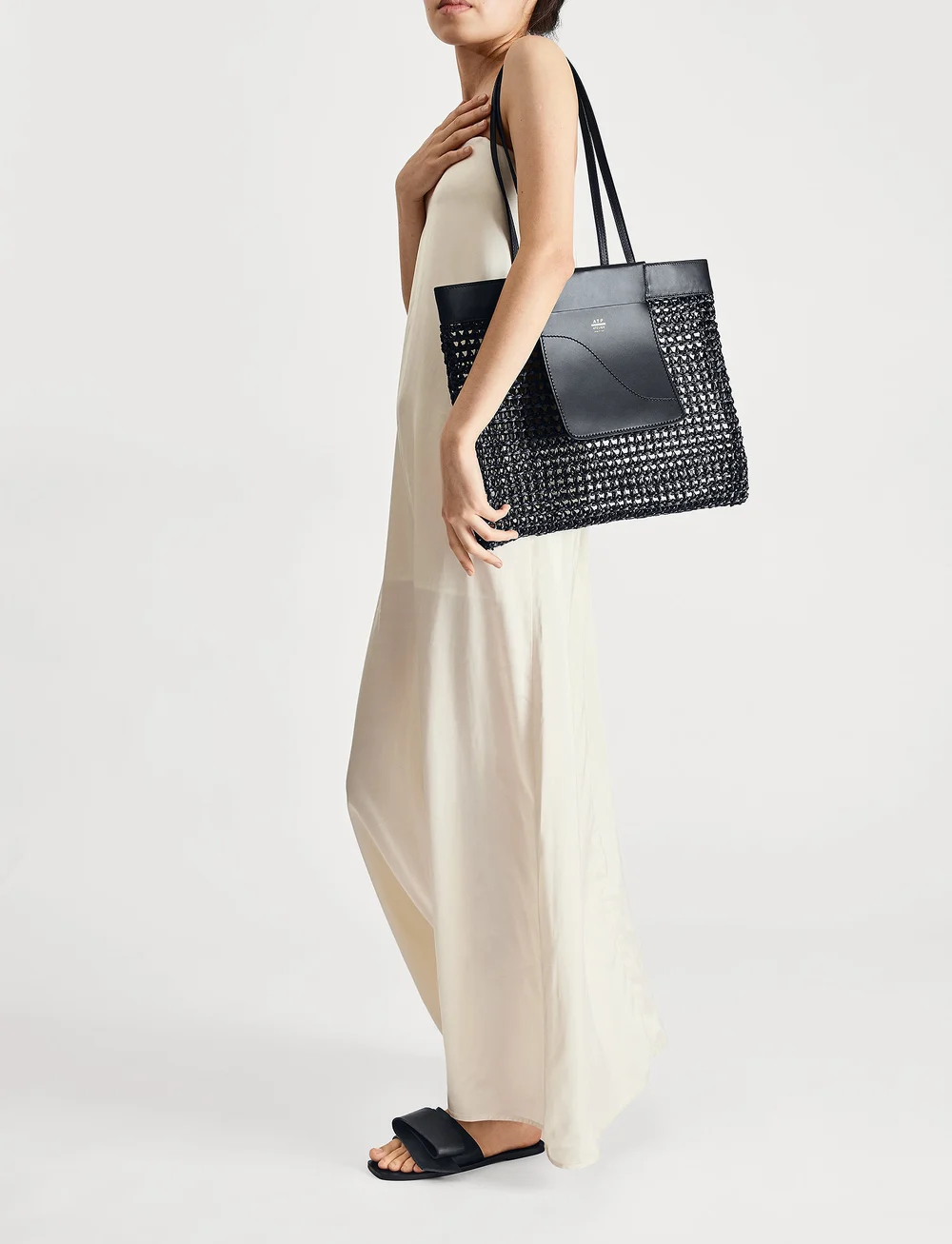 【ATP Atelier】MARGANI BLACK RAFFIA/LEATHER TOTE BAG aar122718_cblack_10.webp?