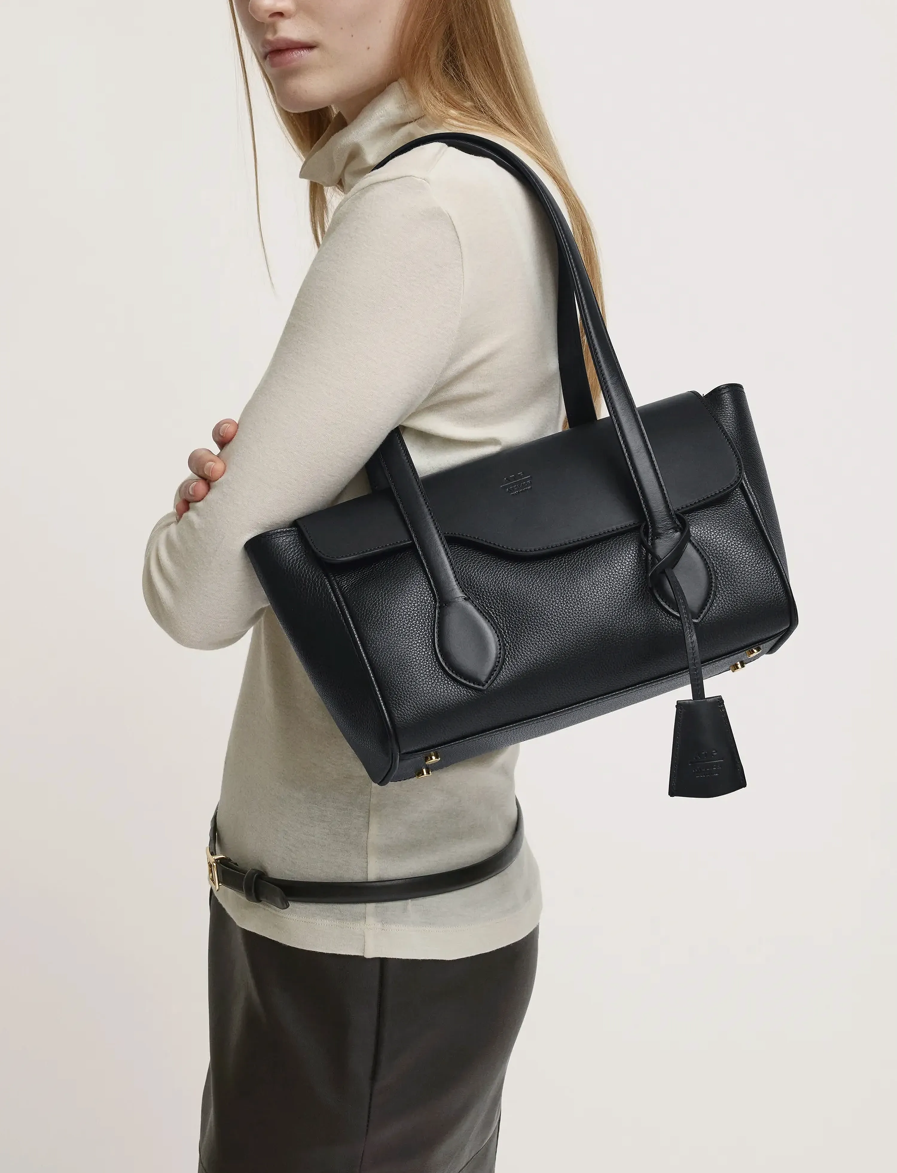 ATP Atelier Eira Black Grained Calf/Vacchetta, Kvinder, Tote Taske Med Klap, Sort, Str: ONE SIZE