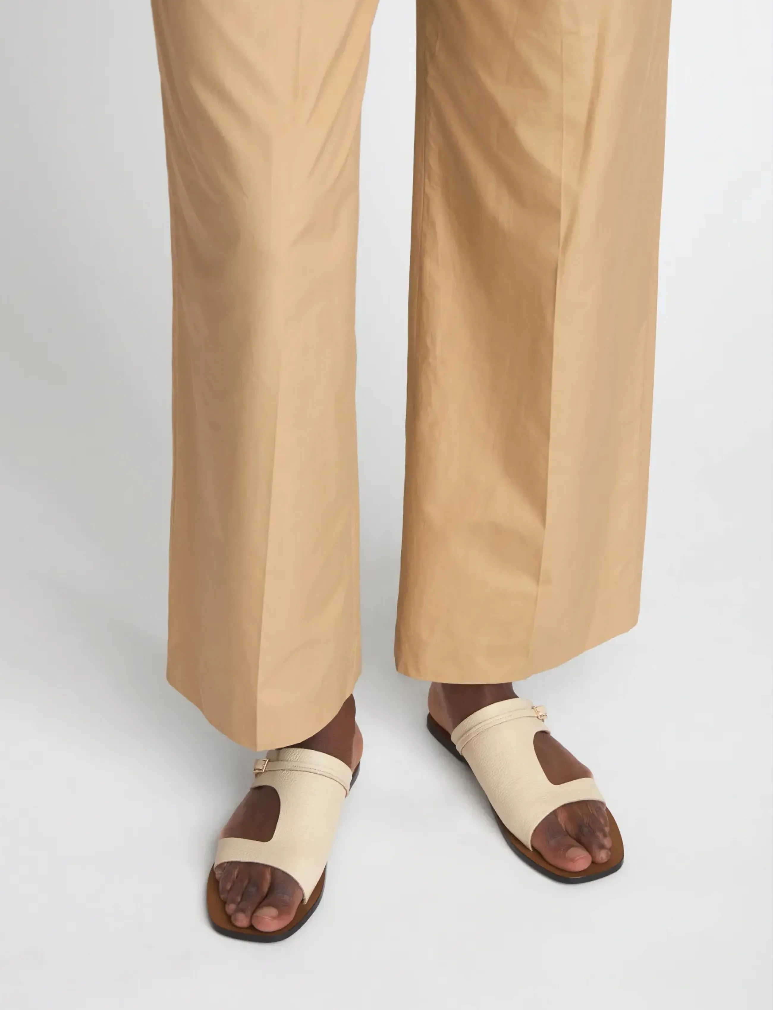 ATP Atelier Varna Mandorla Grained Calf, 39, Cream, Sandaler > Flade Sandals, Dame
