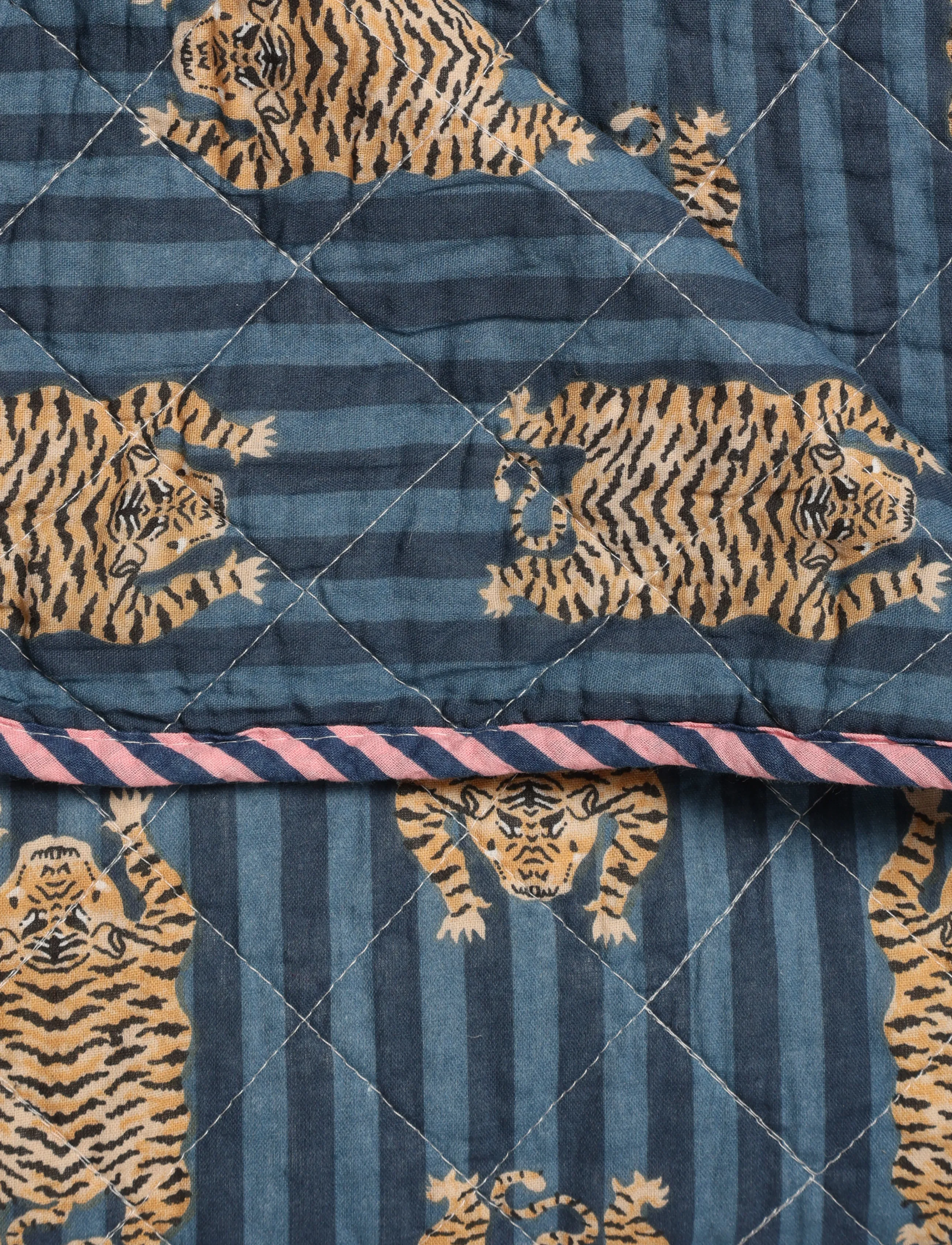 Au Maison - Quilt Ethnic, stor tiger-blå, 140x180 cm - plaider - tiger-blue - 1