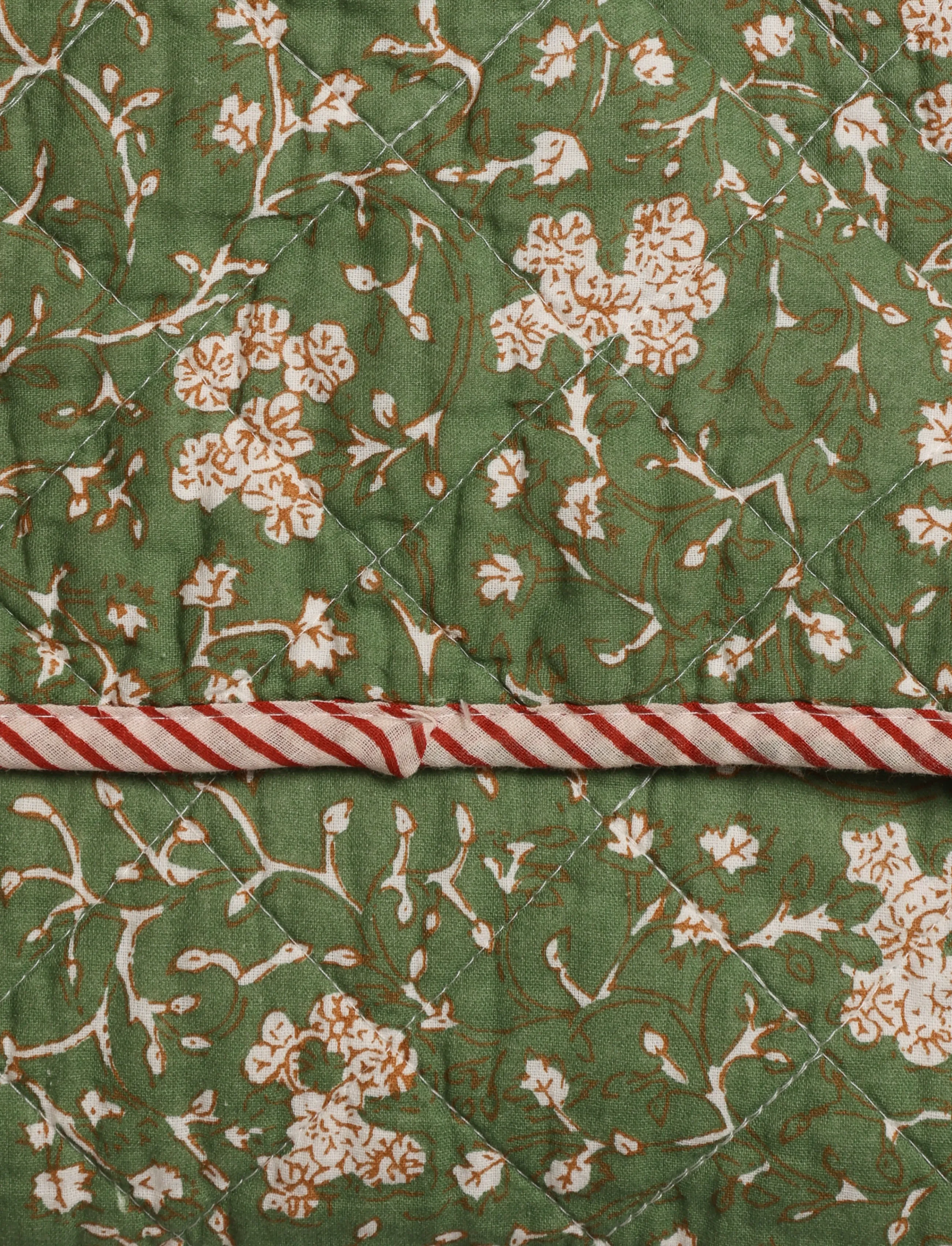 Au Maison - Quilt Ethnic, small flower-green, 140x180 cm - decken - flower-green - 1