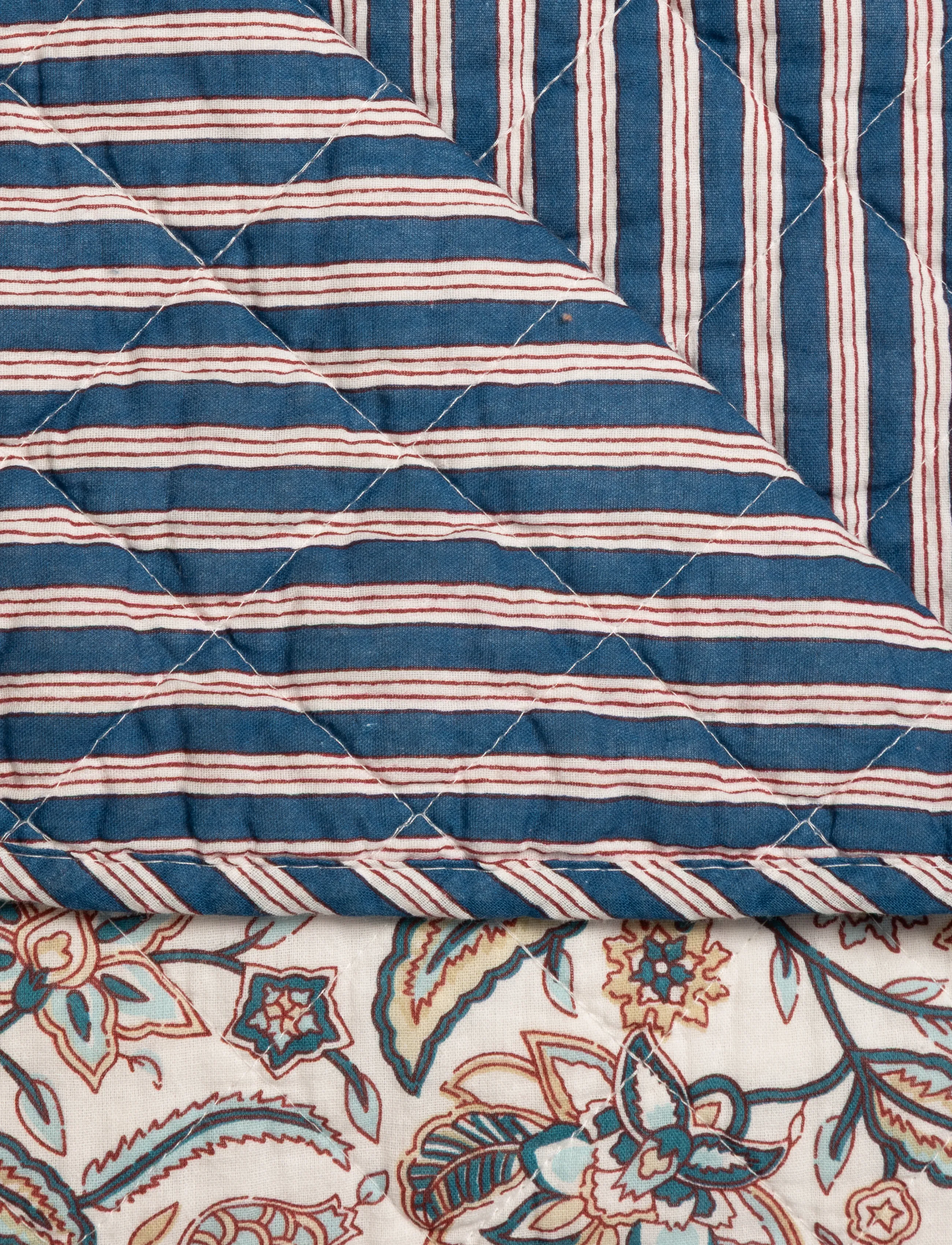 Au Maison - Quilt Ethnic, big flower-creme/dark blue, 140x180 - decken - creme/dark blue - 1