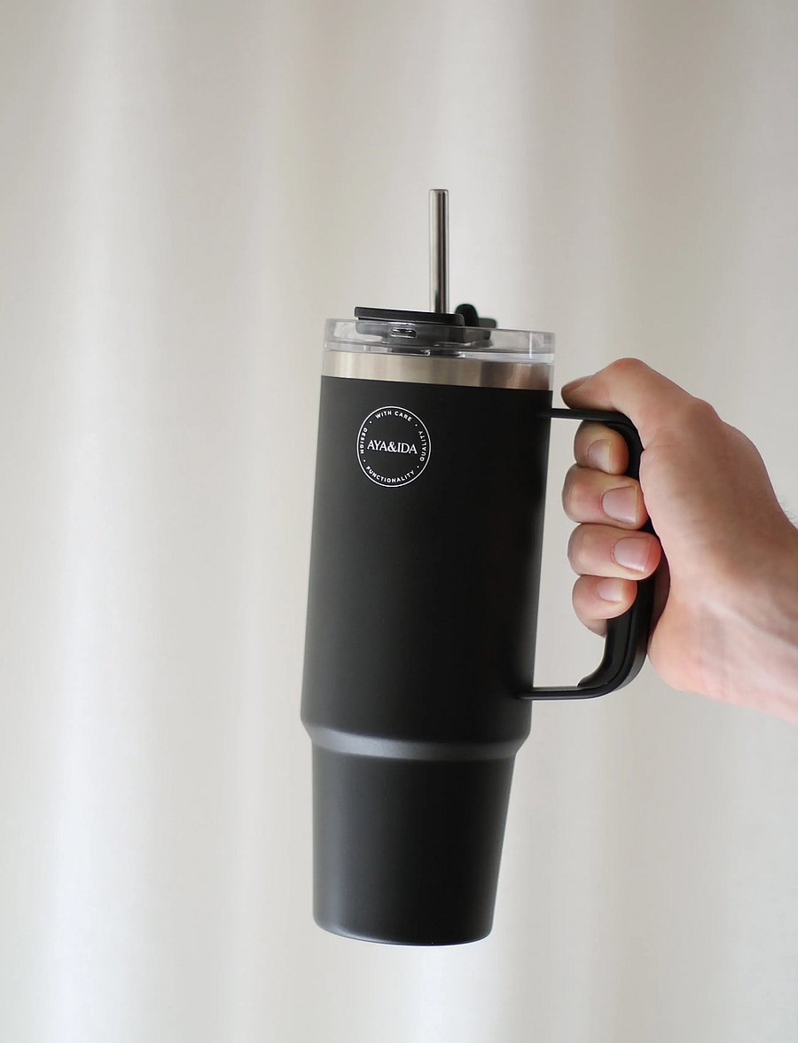 AYA&IDA - Thermo Cup with Straw - thermostassen - matte black - 2