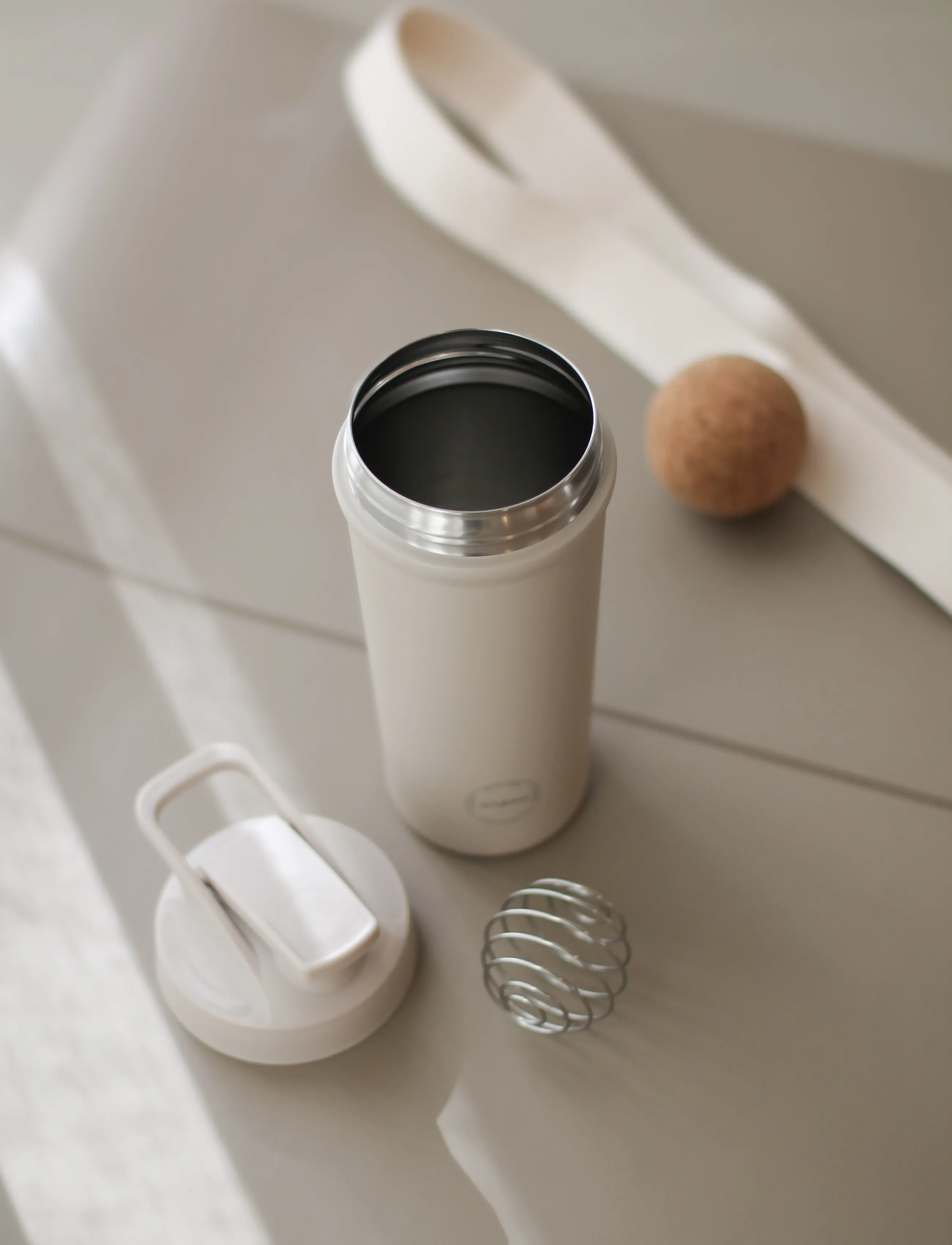 AYA&IDA Shaker Bottle, 750 ml, Kitchen, Beige - Water Bottles, Kinder