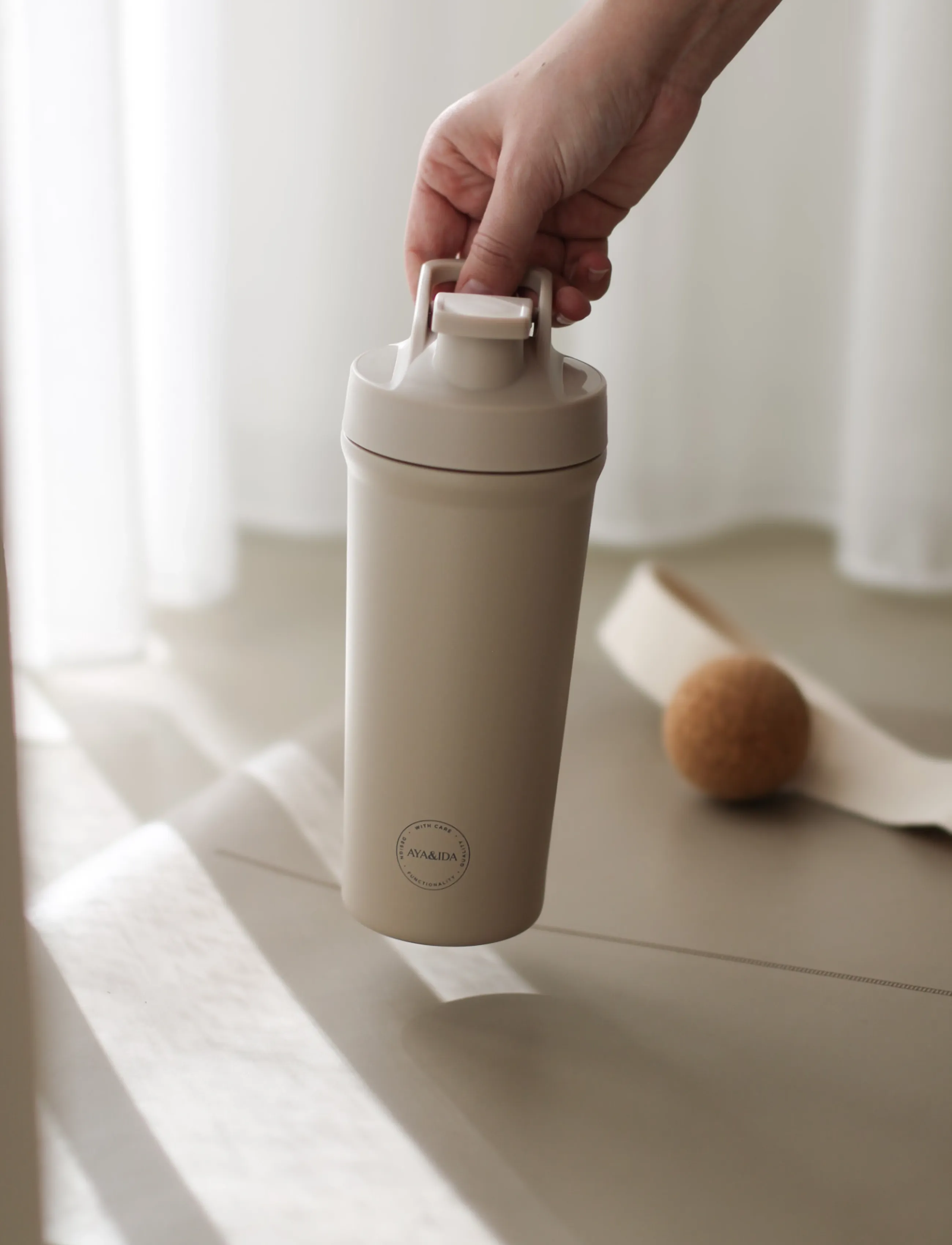 AYA&IDA - Shaker Bottle - cream beige - 3
