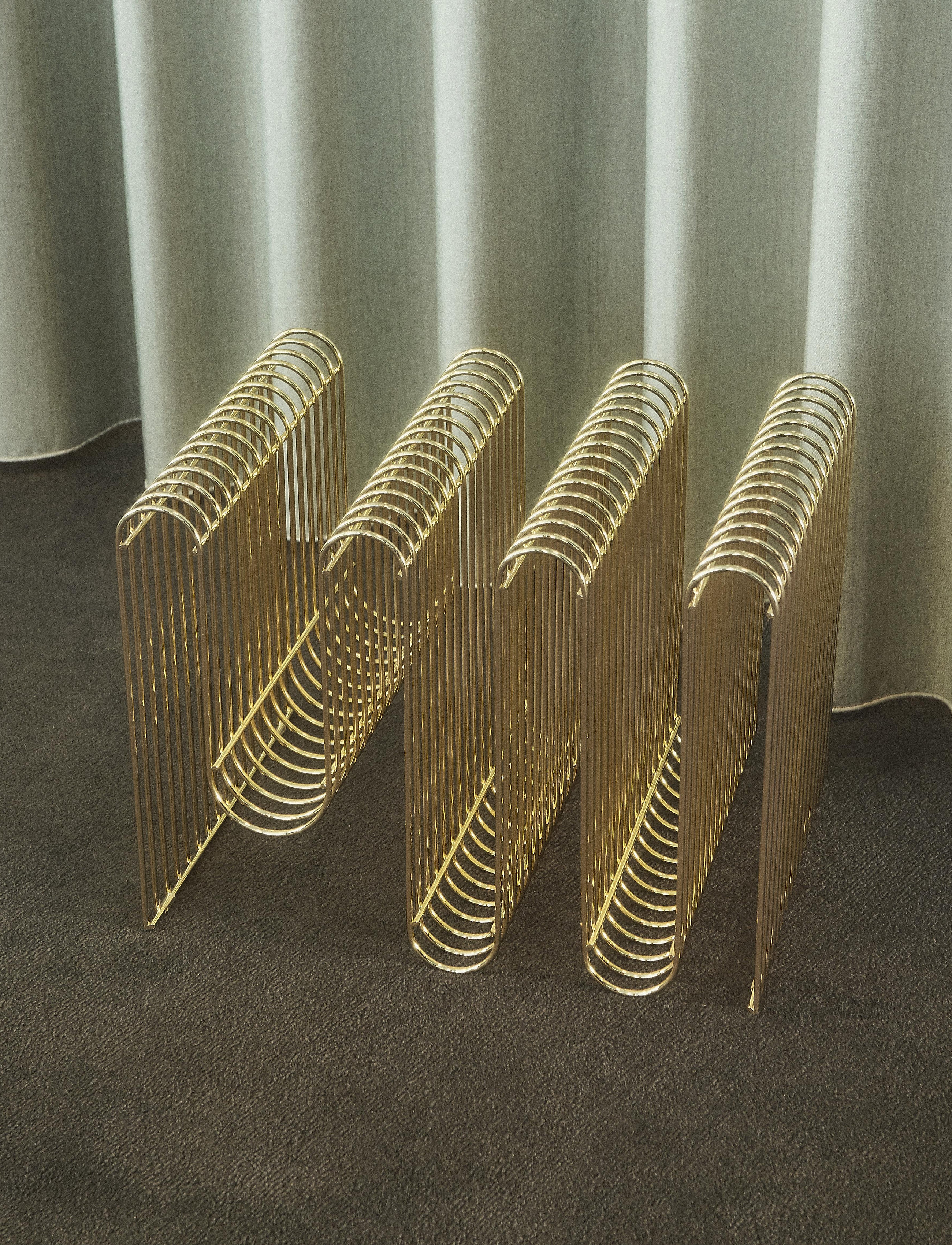 AYTM - CURVA magazine holder - tidningsställ - gold - 2