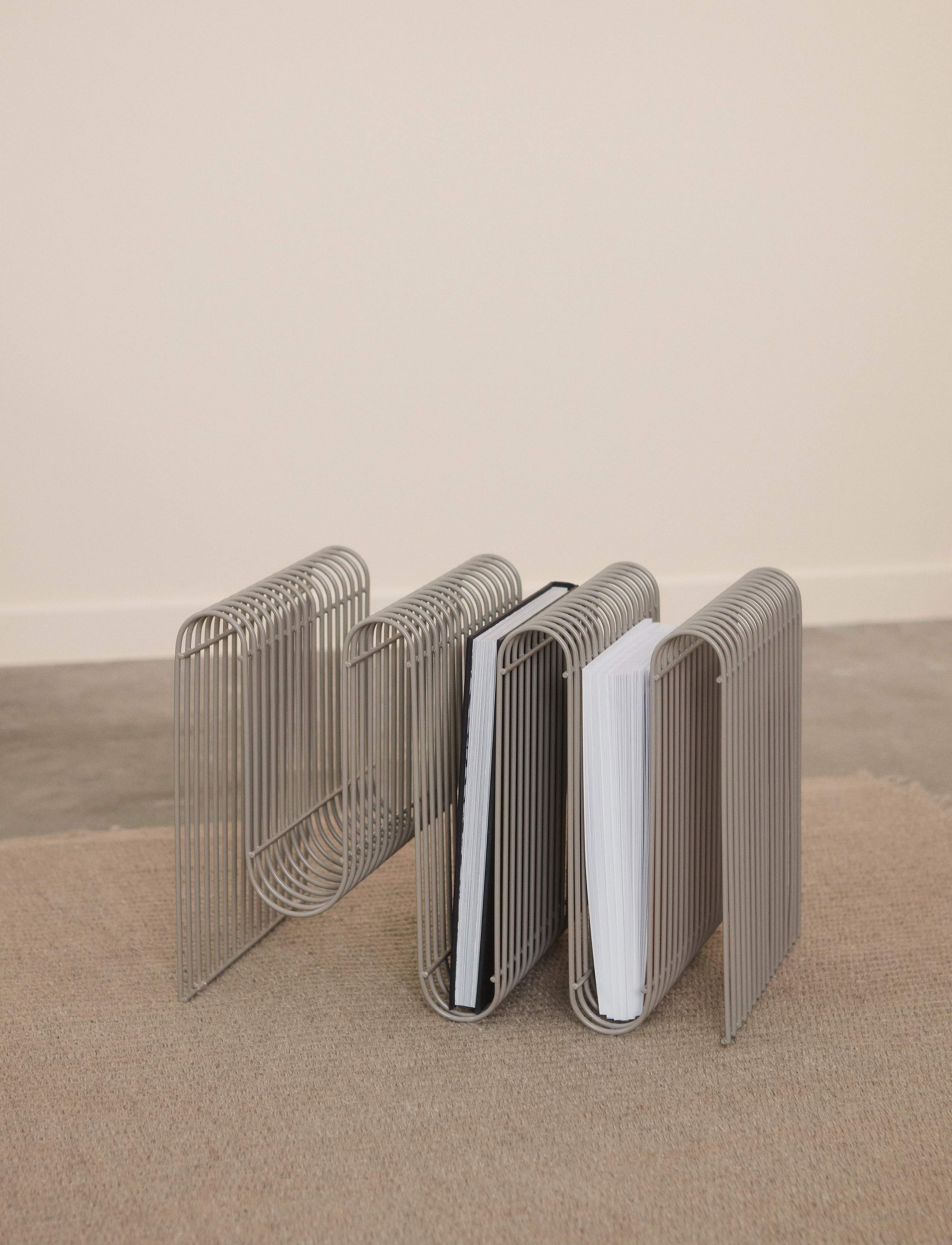 AYTM Curva Magasinholder, One Size, Storage, Beige - Magazine Holder, Homeware