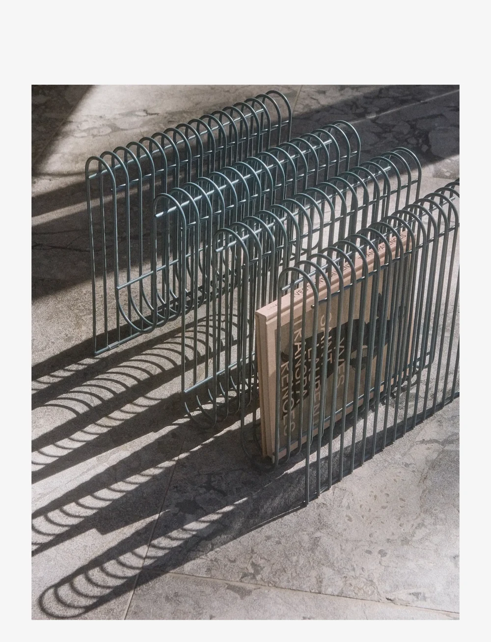 AYTM - CURVA magazine holder - nach preis einkaufen - dusty blue - 2