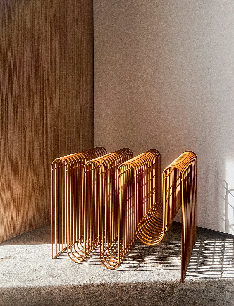 AYTM - CURVA magazine holder - zeitschriftenhalter - amber - 3