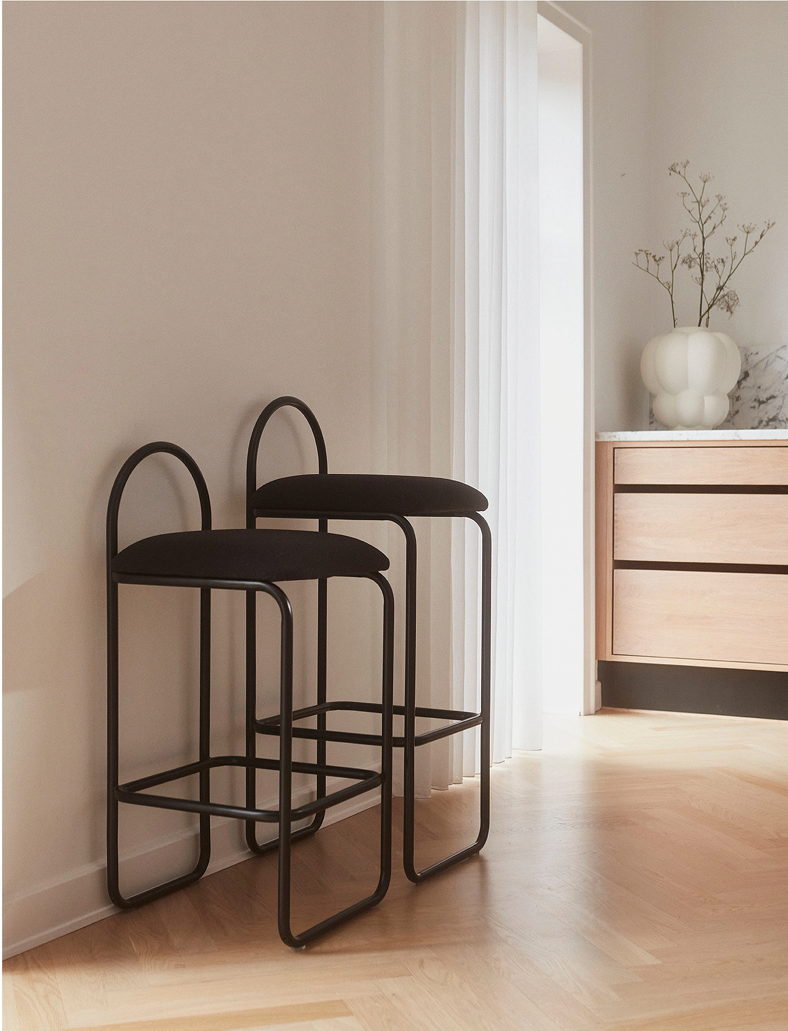 AYTM Angui Barstol, H92.5 cm, Chairs & Stools, Schwarz - Barstools, Homeware