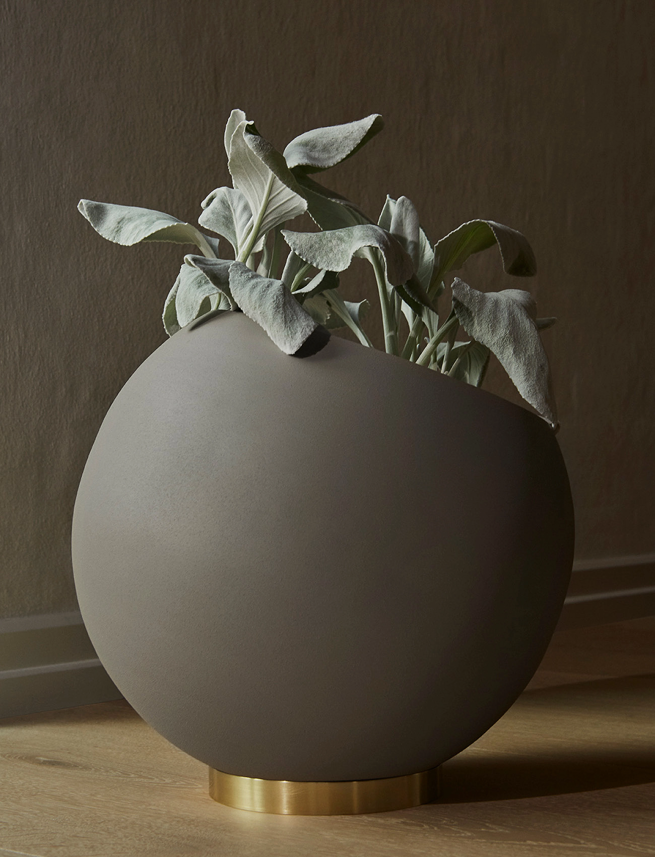 AYTM Globe Blomsterpotte, H32.0 cm, Grey, Dekoration > Blomsterpotter, Unisex