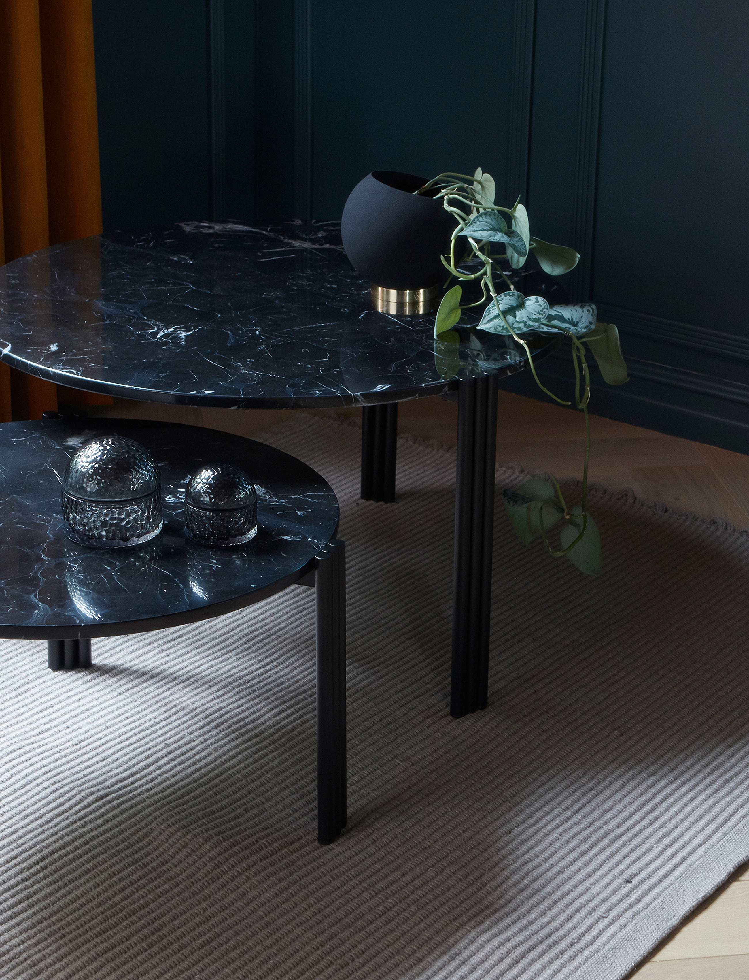AYTM - GLOBE blomsterpotte - krukker - black - 2