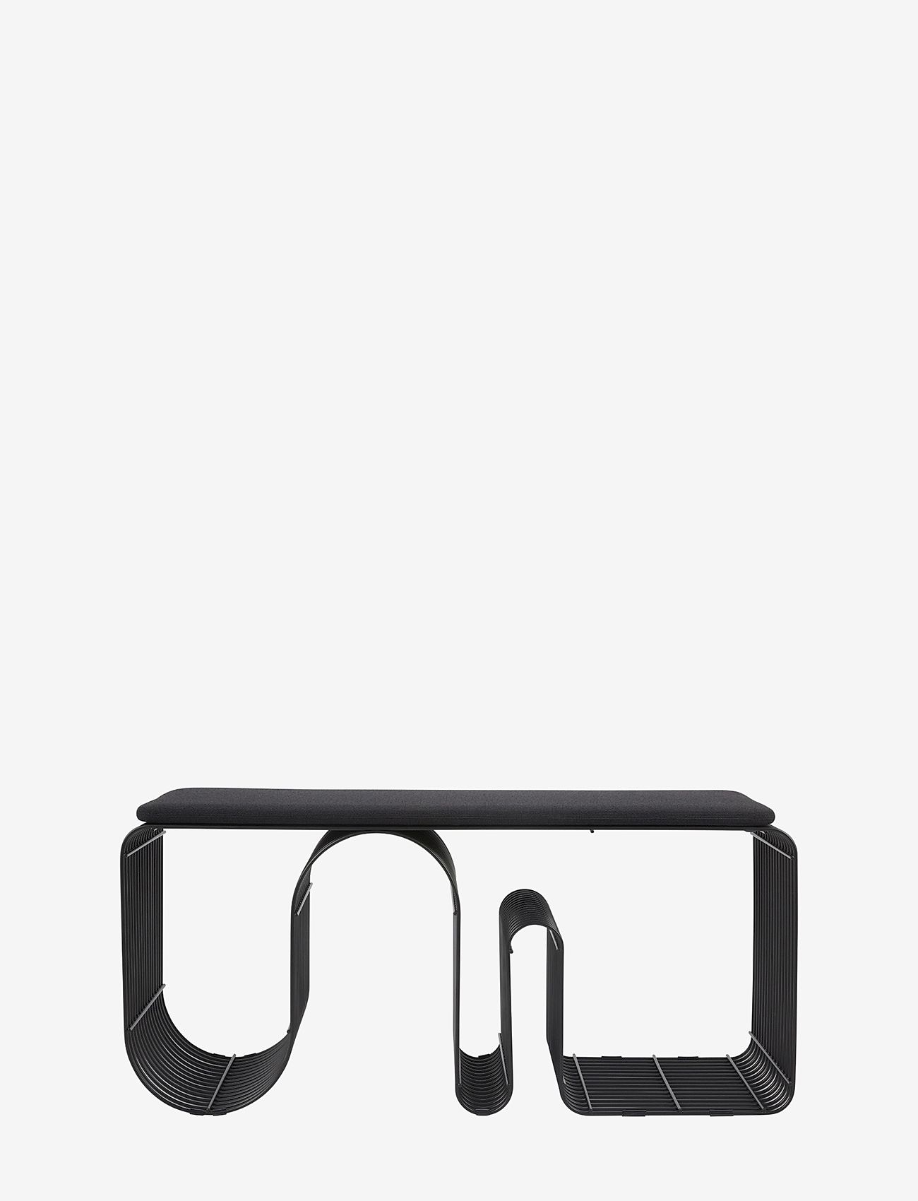 AYTM - CURVA bench - pallar & bänkar - black - 2