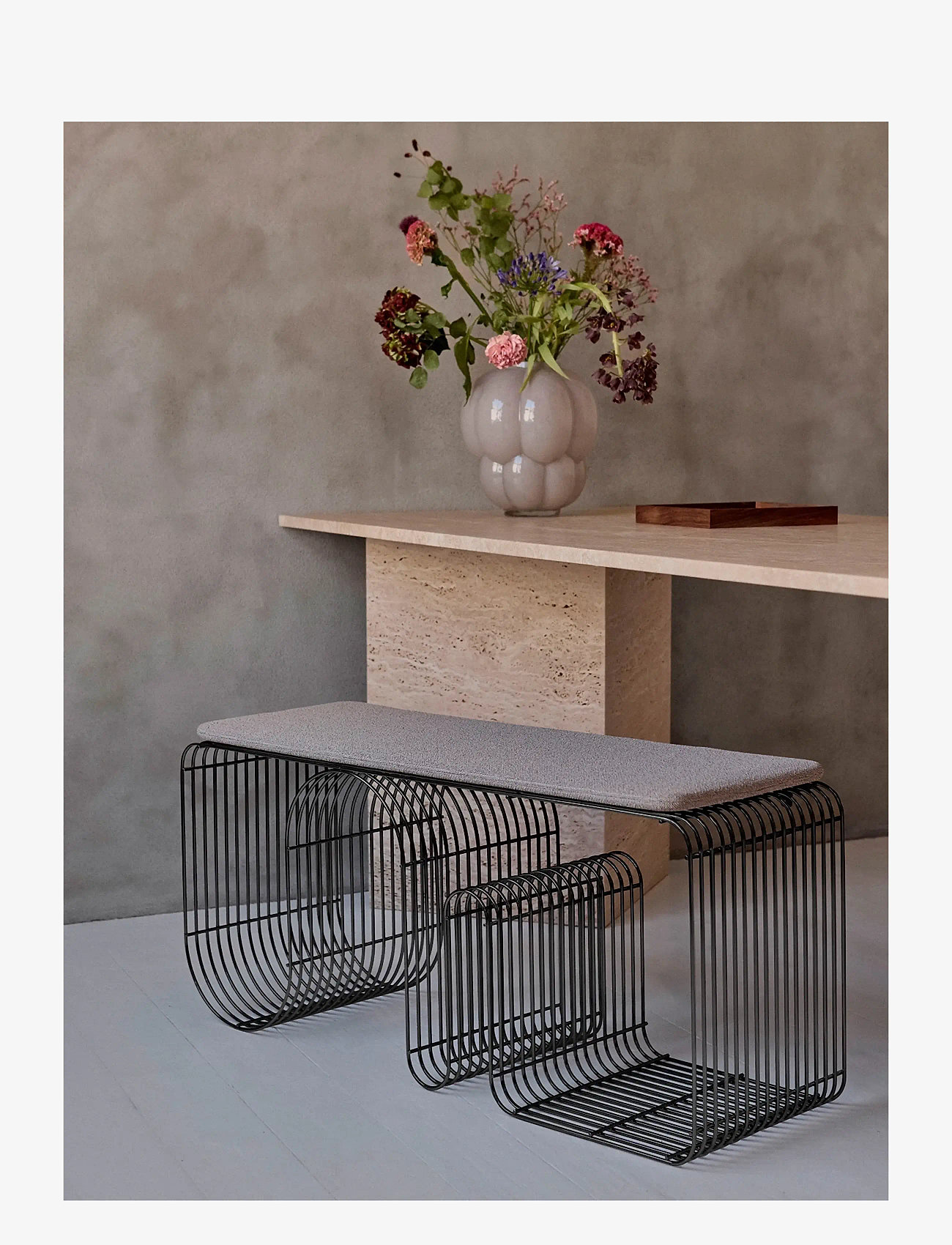 AYTM - CURVA bench - pallar & bänkar - black - 3